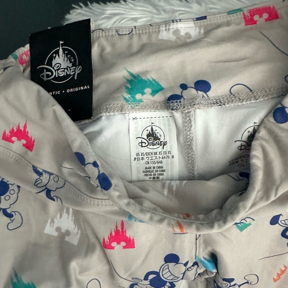 Disney Parks Mickey Mouse Castle Leggings 3/4 Length XS NWT - Picture 3 of 6
